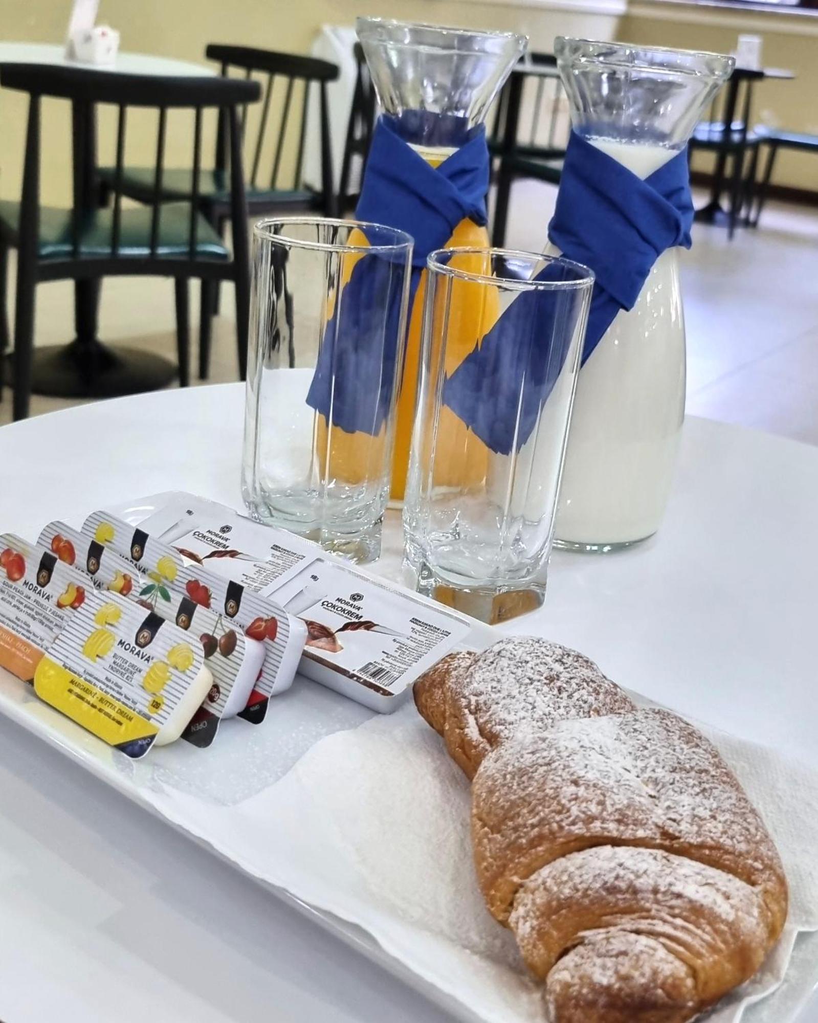 Alko Hotel Shkodër エクステリア 写真