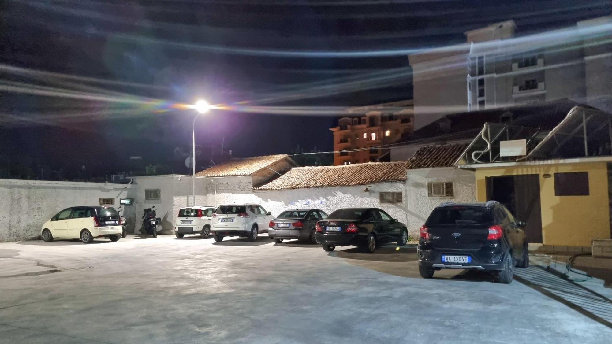 Alko Hotel Shkodër エクステリア 写真