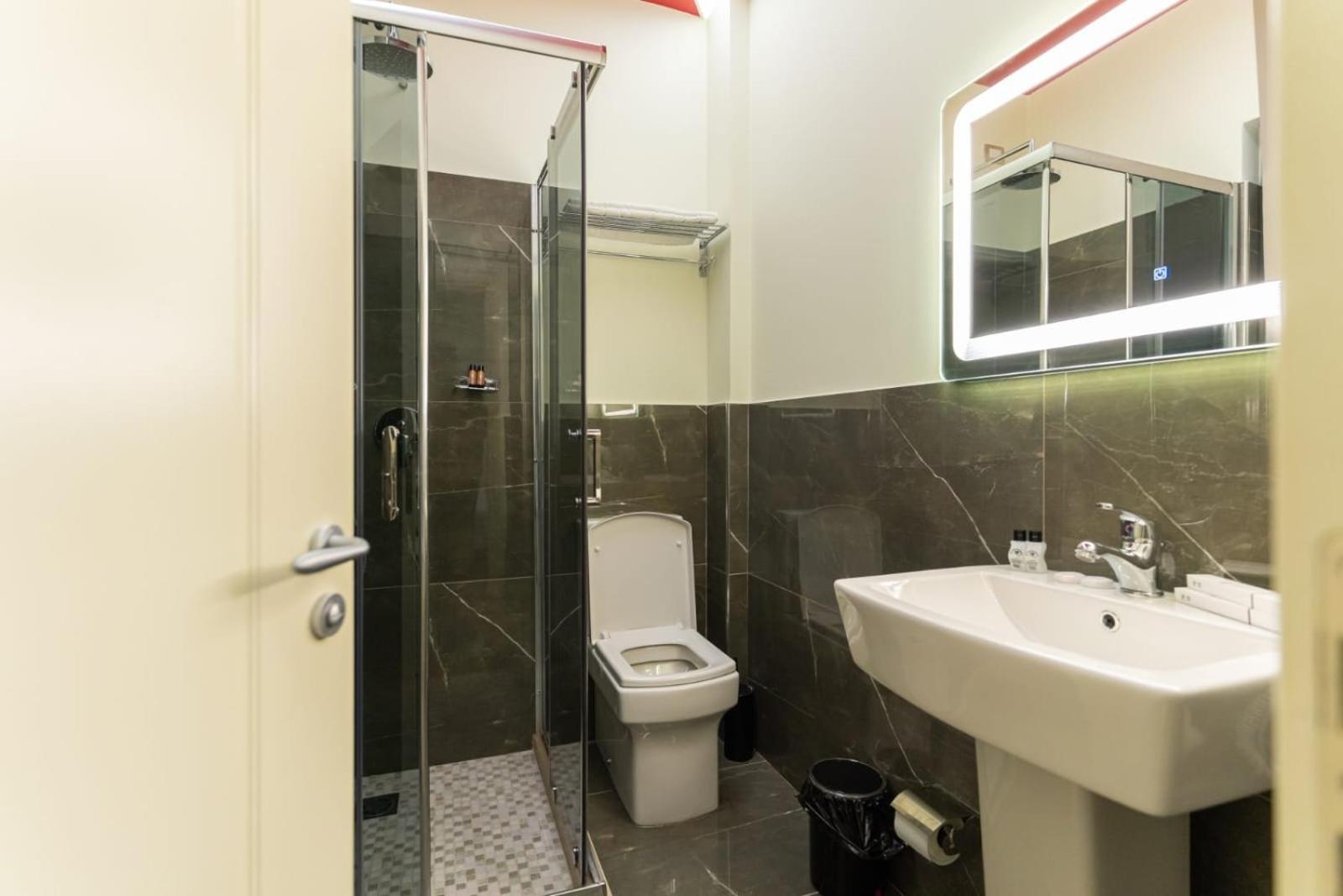 Alko Hotel Shkodër エクステリア 写真