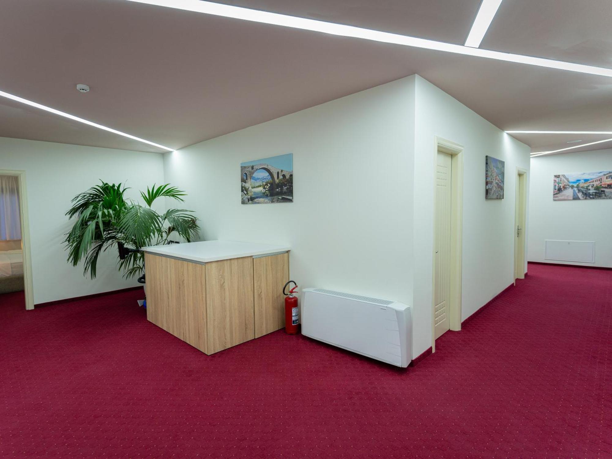 Alko Hotel Shkodër エクステリア 写真