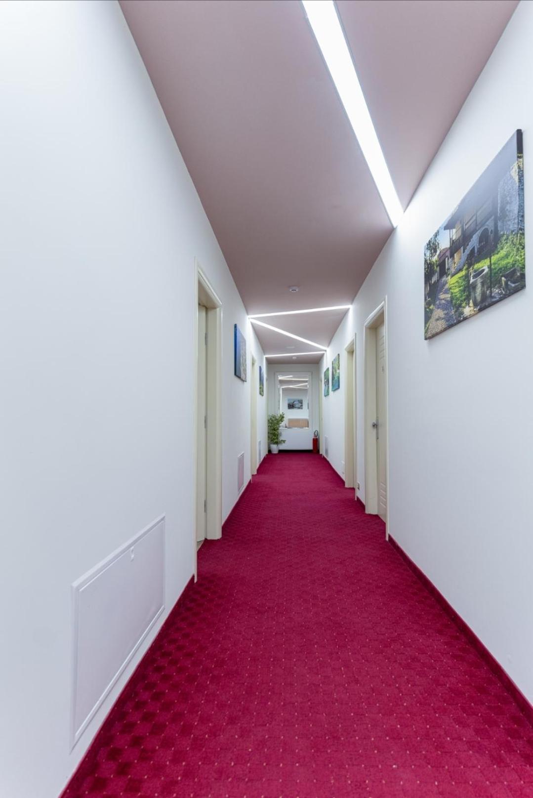Alko Hotel Shkodër エクステリア 写真