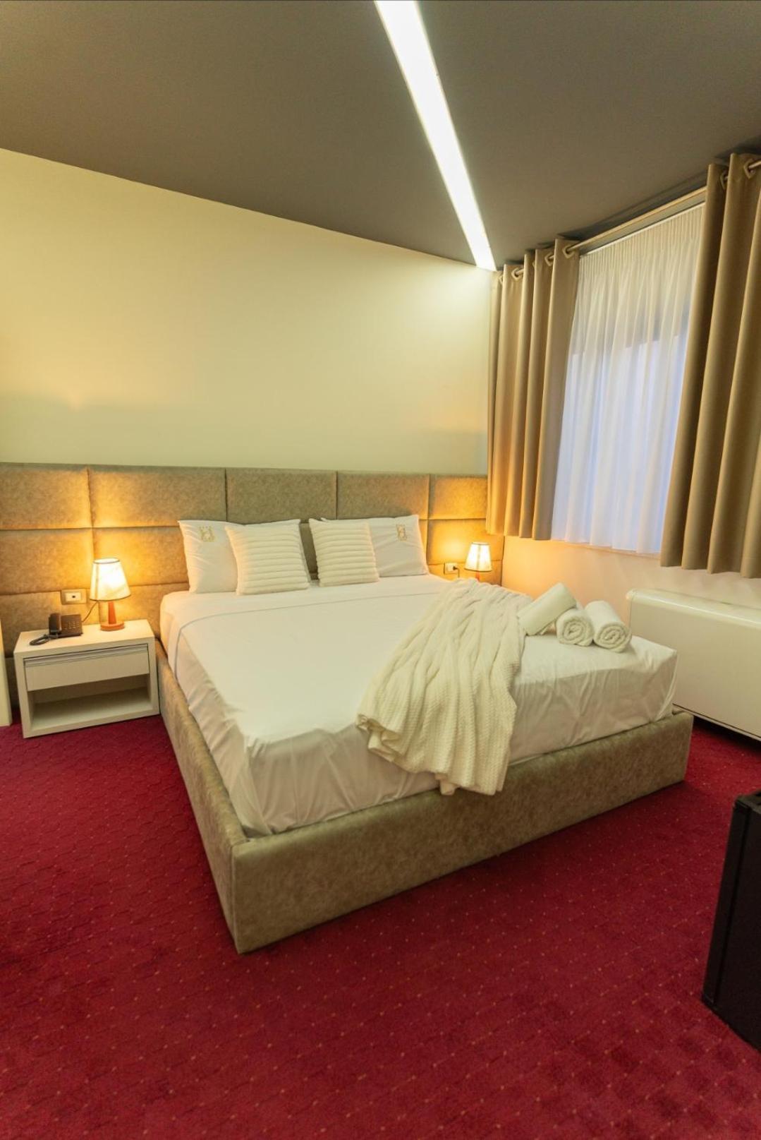 Alko Hotel Shkodër エクステリア 写真