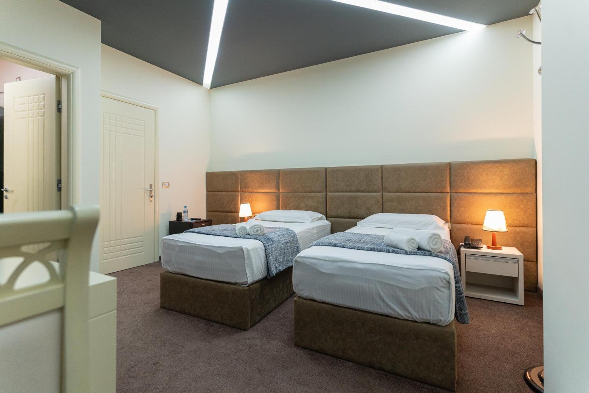 Alko Hotel Shkodër エクステリア 写真