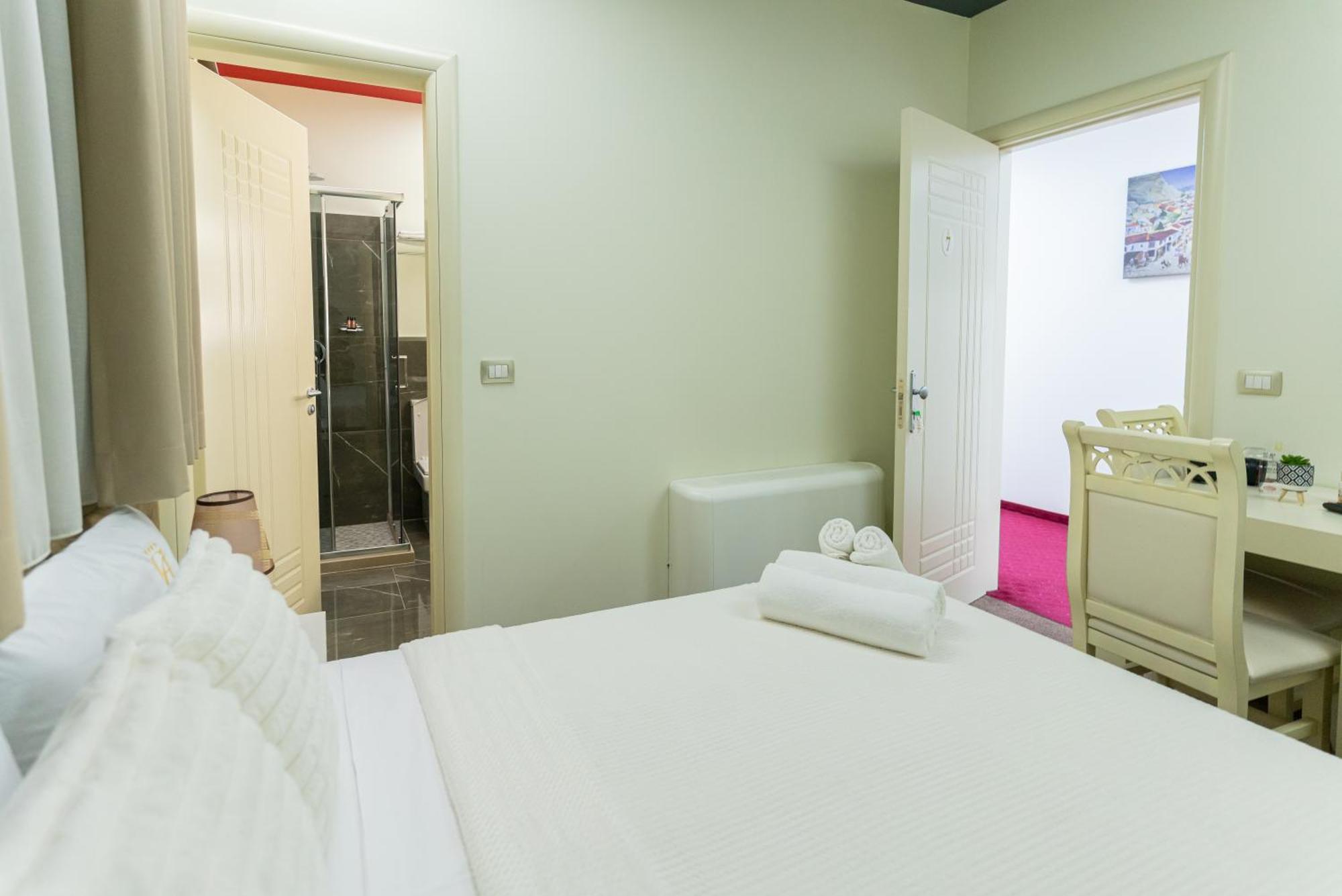 Alko Hotel Shkodër エクステリア 写真