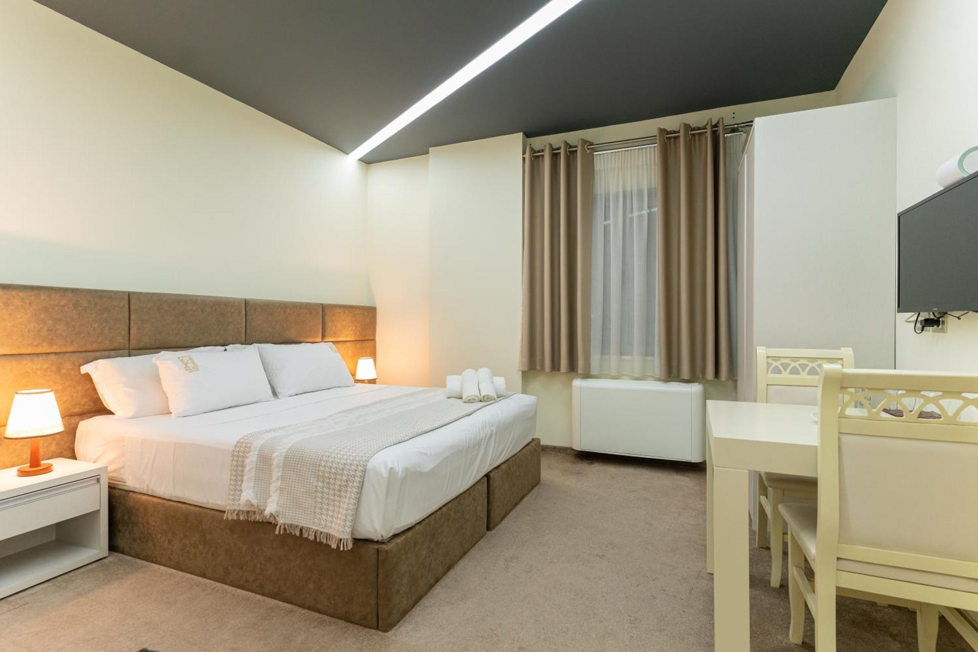 Alko Hotel Shkodër エクステリア 写真