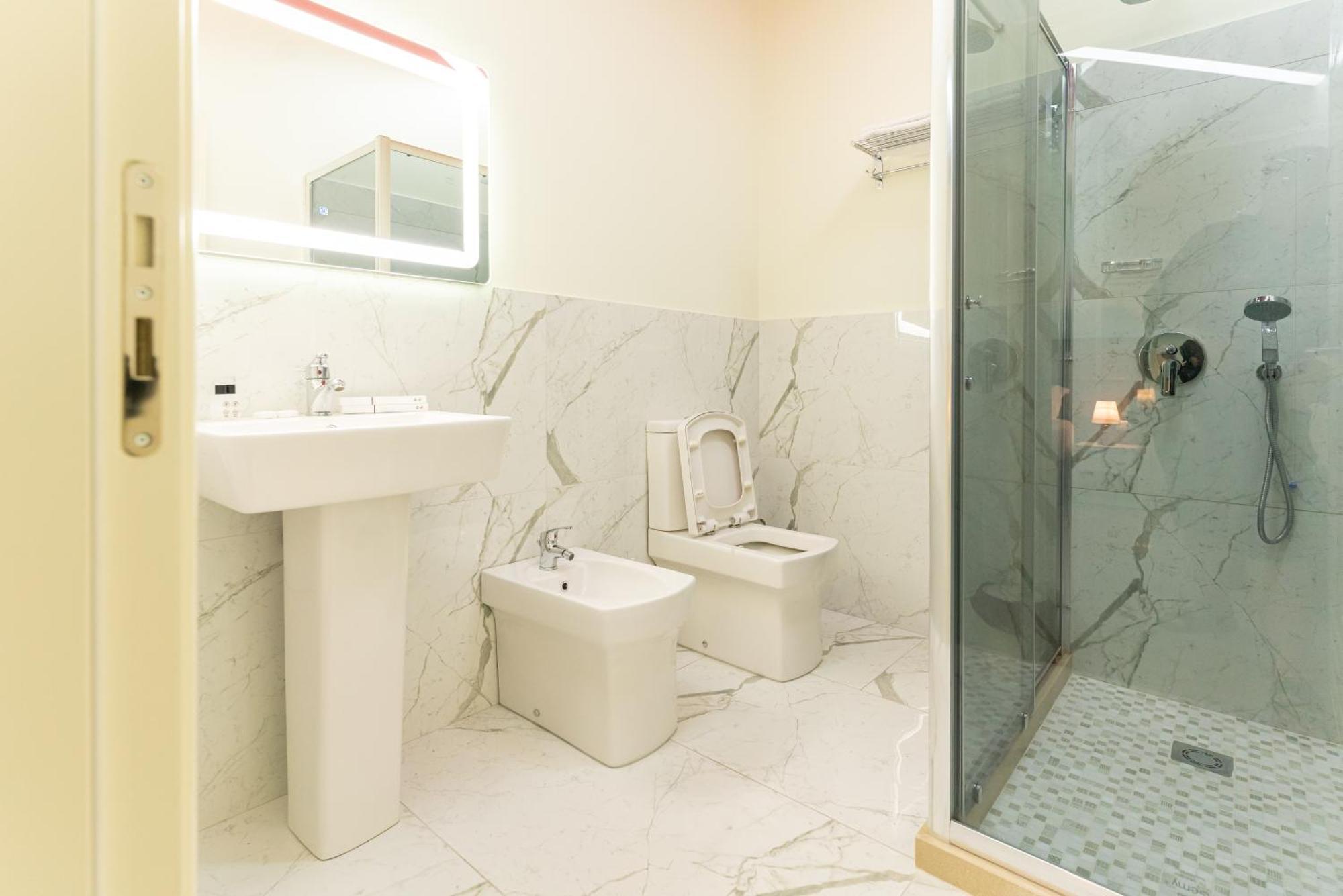 Alko Hotel Shkodër エクステリア 写真