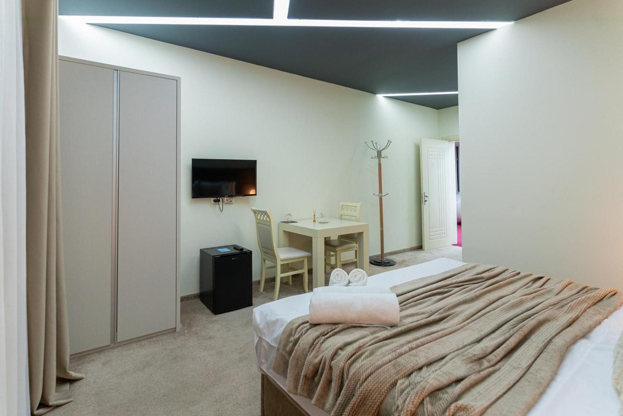 Alko Hotel Shkodër エクステリア 写真
