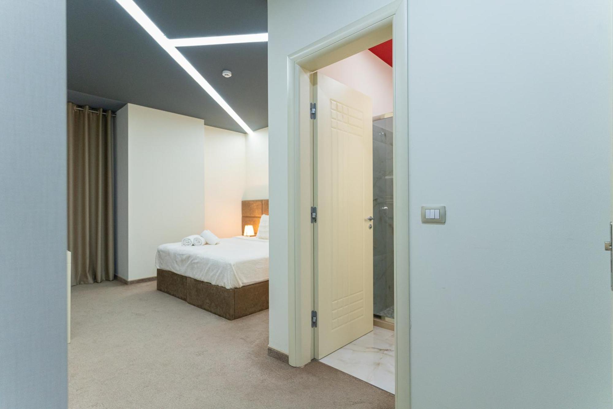 Alko Hotel Shkodër エクステリア 写真