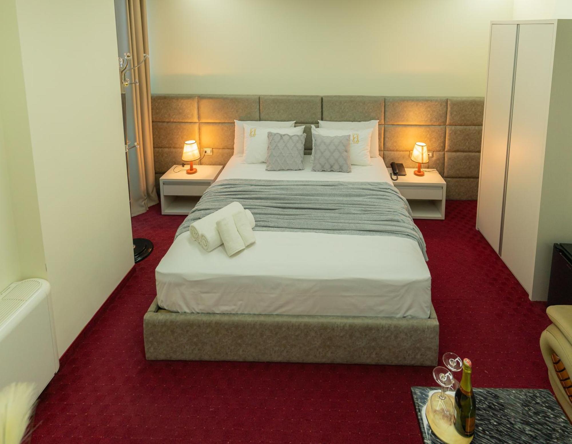 Alko Hotel Shkodër エクステリア 写真