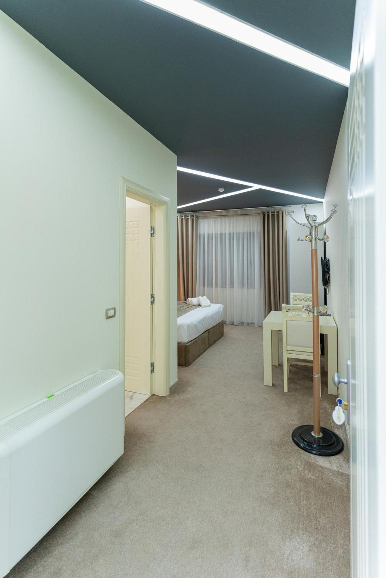 Alko Hotel Shkodër エクステリア 写真
