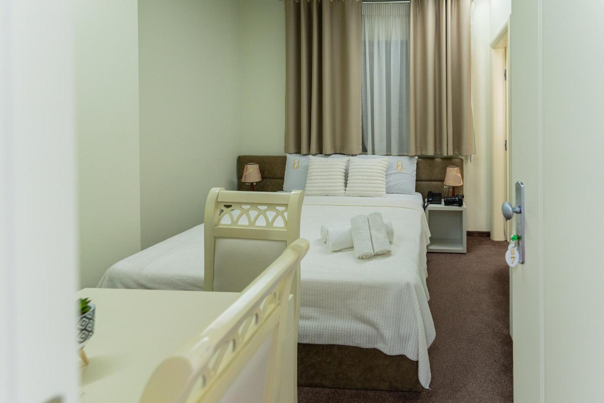 Alko Hotel Shkodër エクステリア 写真