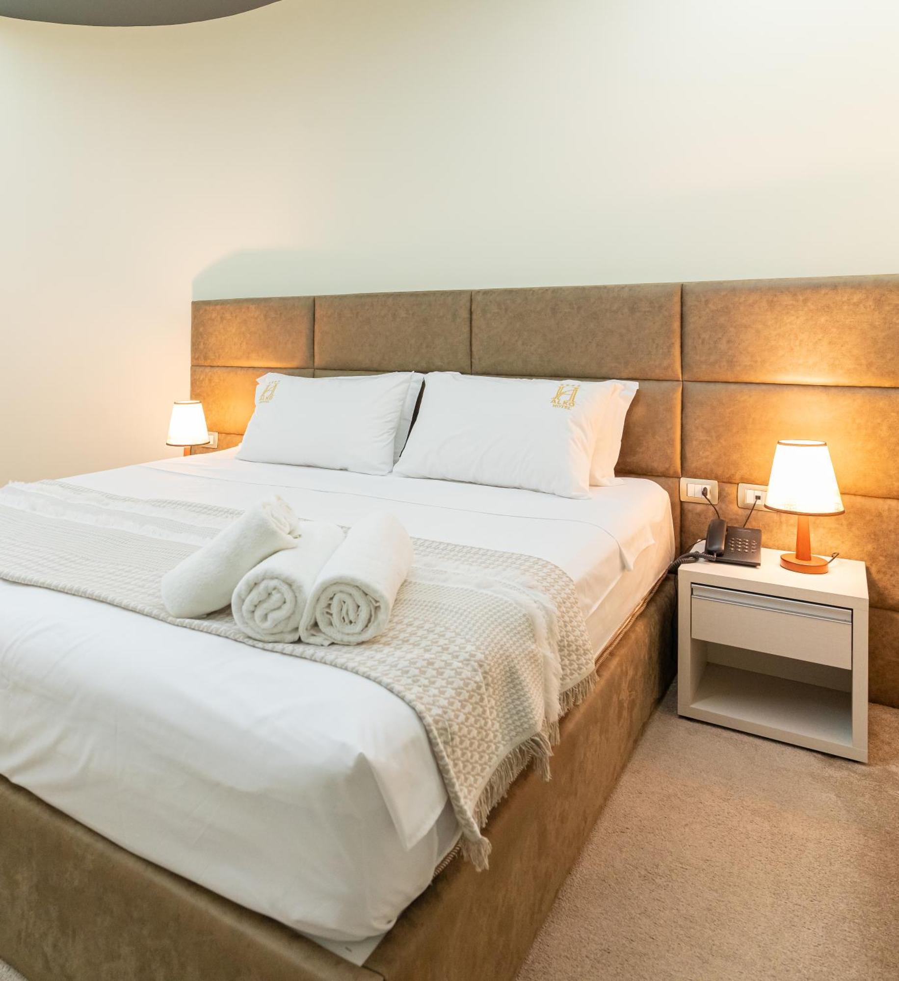 Alko Hotel Shkodër エクステリア 写真