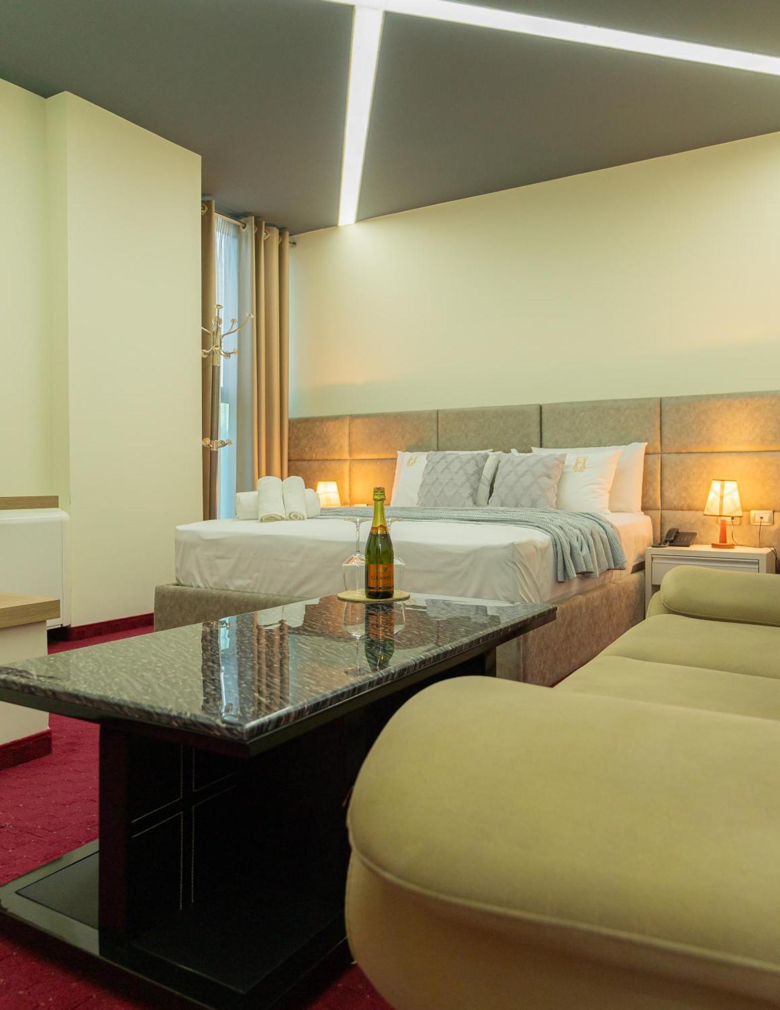 Alko Hotel Shkodër エクステリア 写真