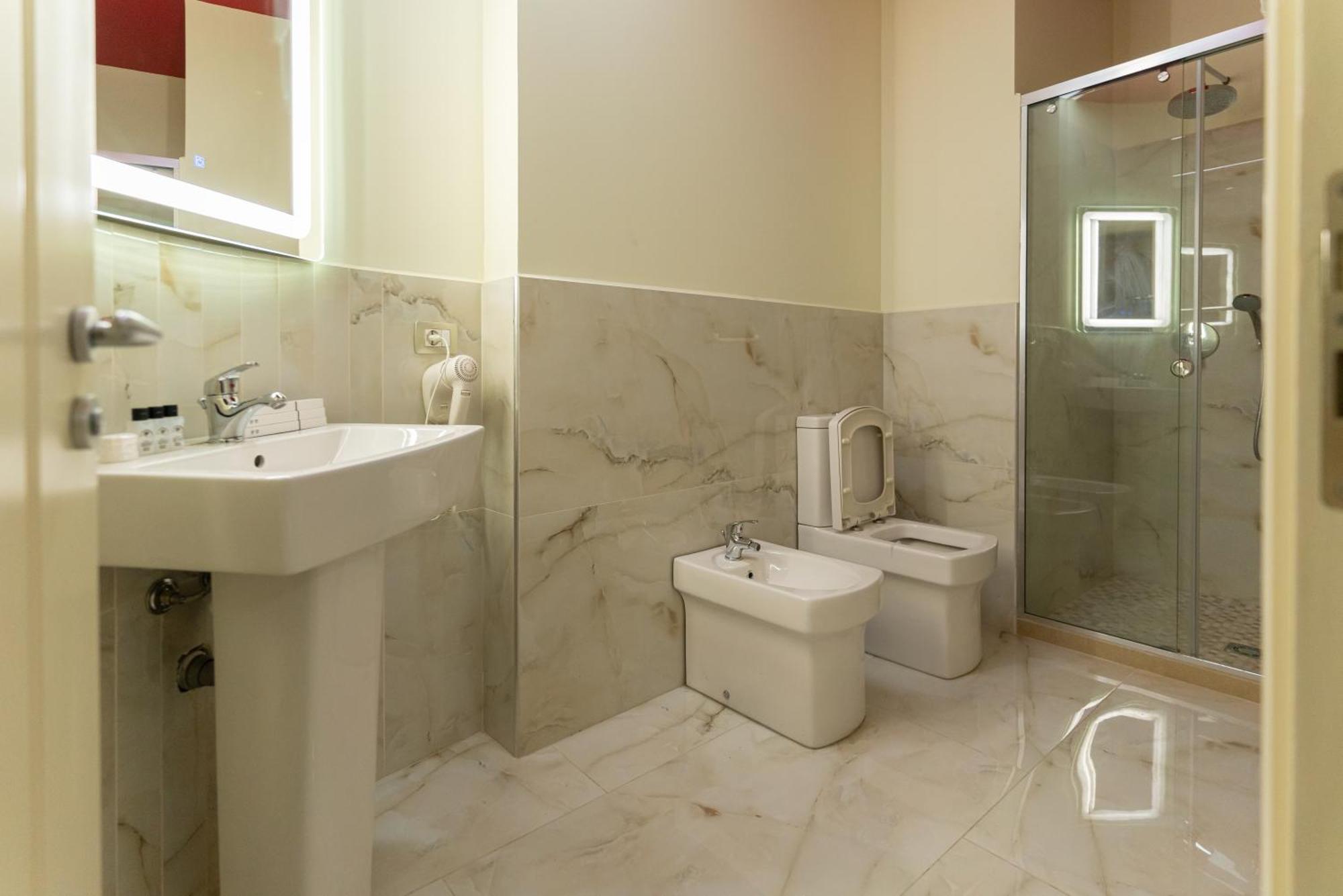 Alko Hotel Shkodër エクステリア 写真