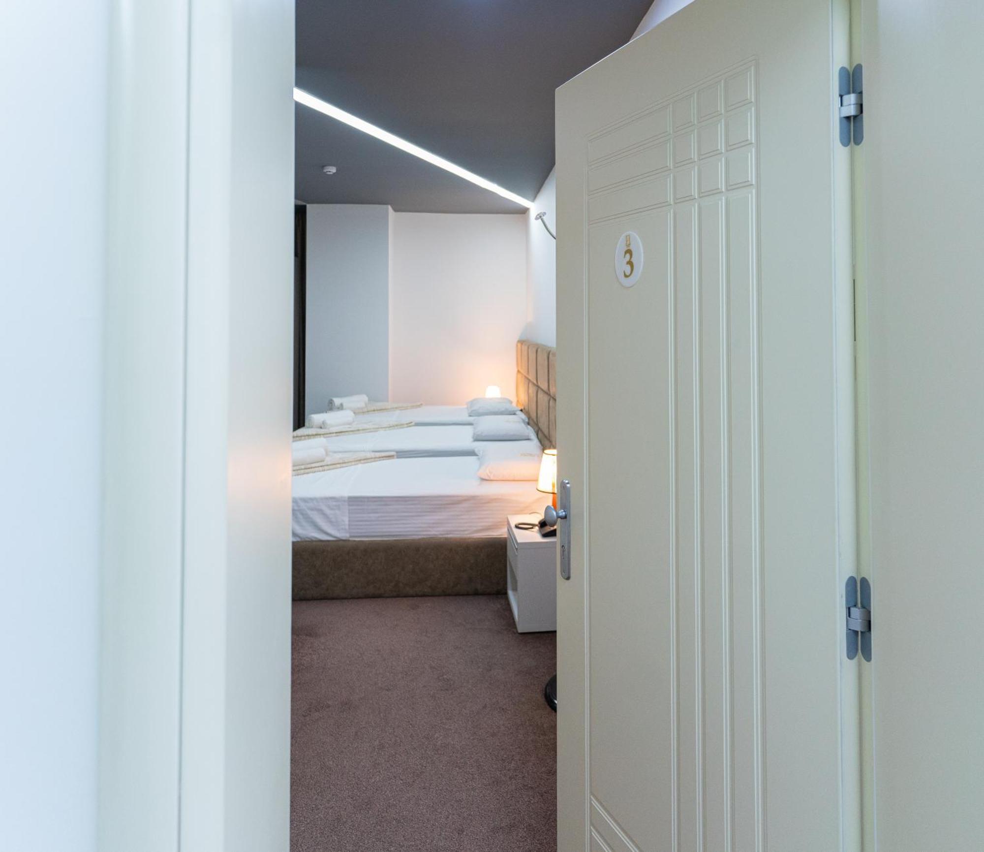 Alko Hotel Shkodër エクステリア 写真
