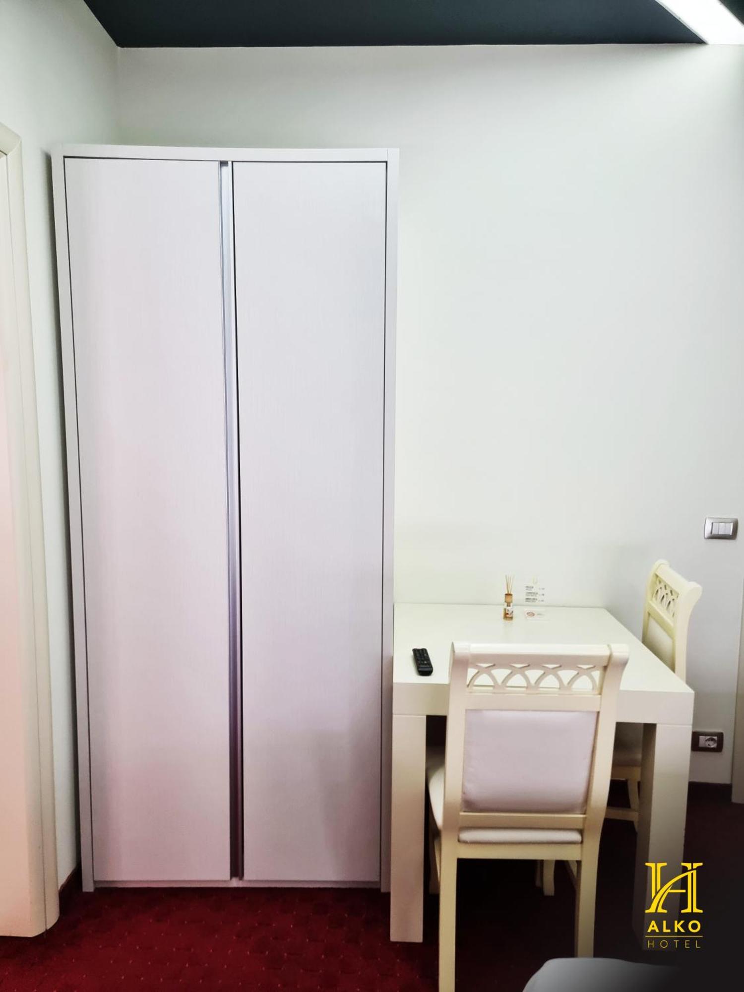 Alko Hotel Shkodër エクステリア 写真