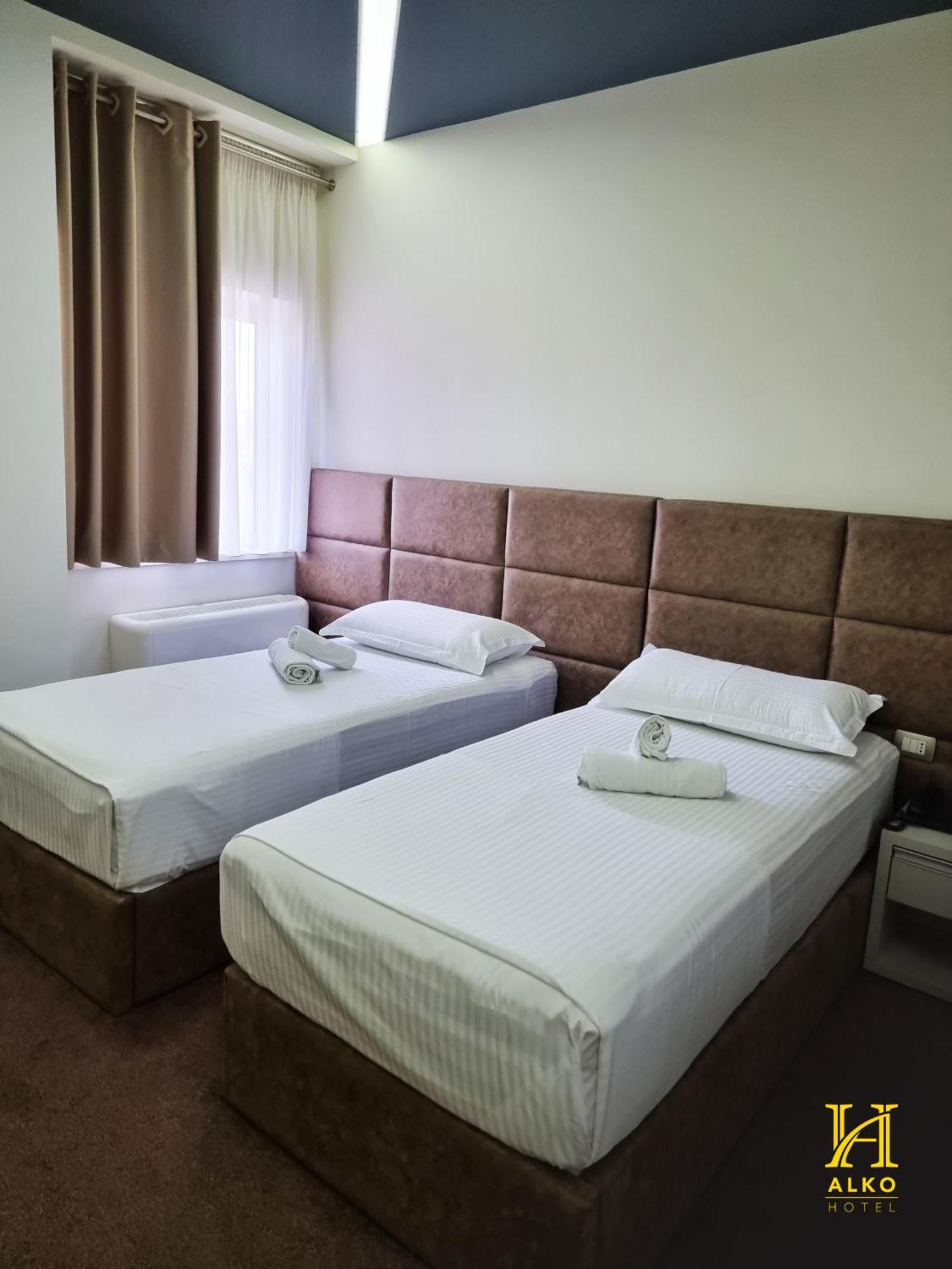 Alko Hotel Shkodër エクステリア 写真