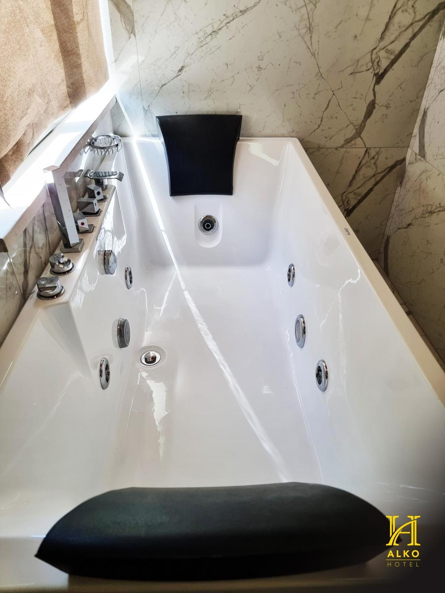 Alko Hotel Shkodër エクステリア 写真