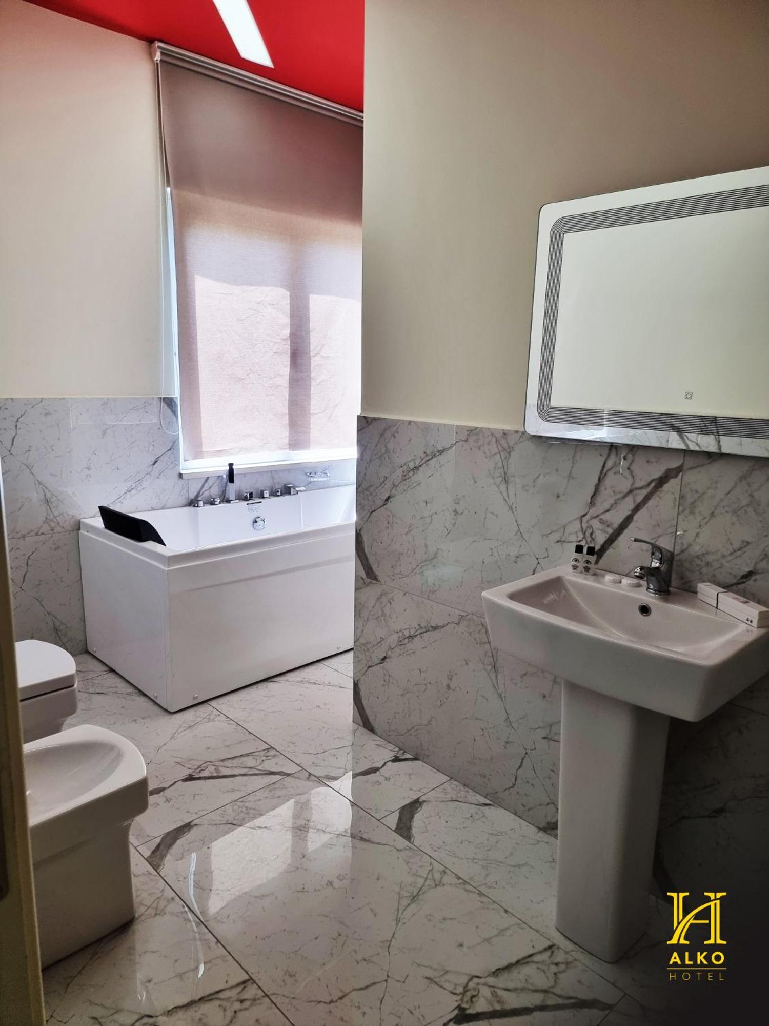 Alko Hotel Shkodër エクステリア 写真
