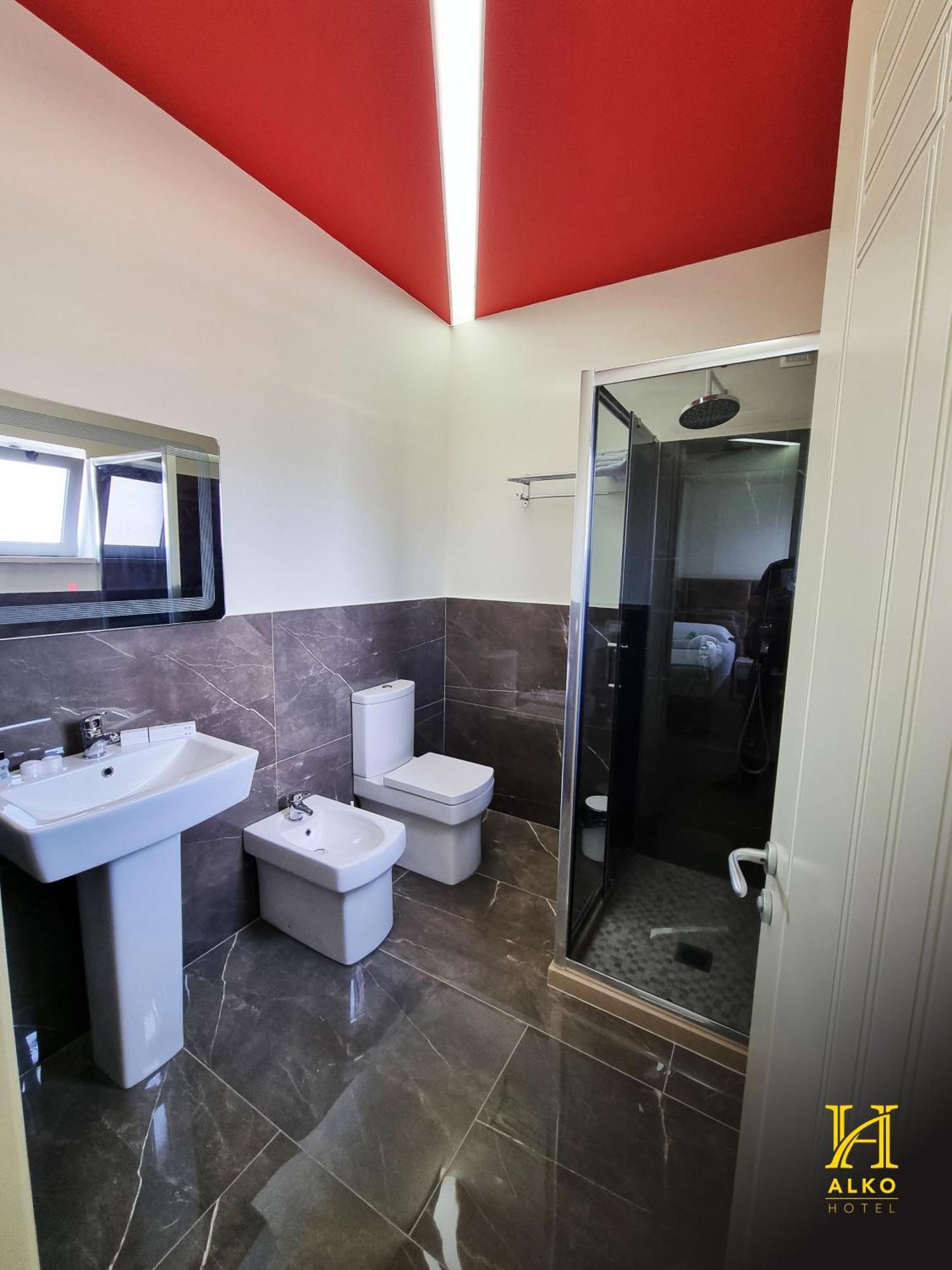 Alko Hotel Shkodër エクステリア 写真