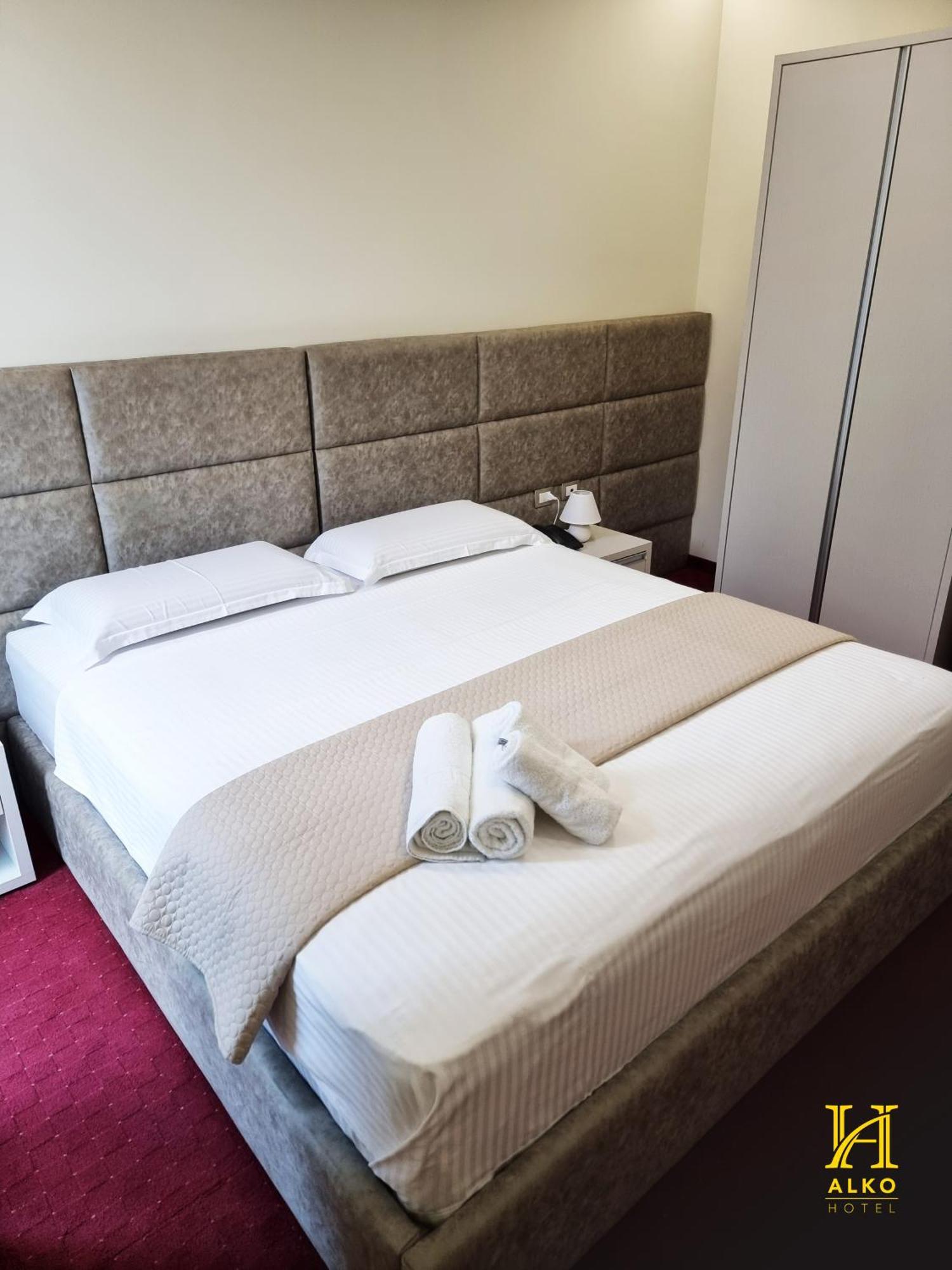 Alko Hotel Shkodër エクステリア 写真