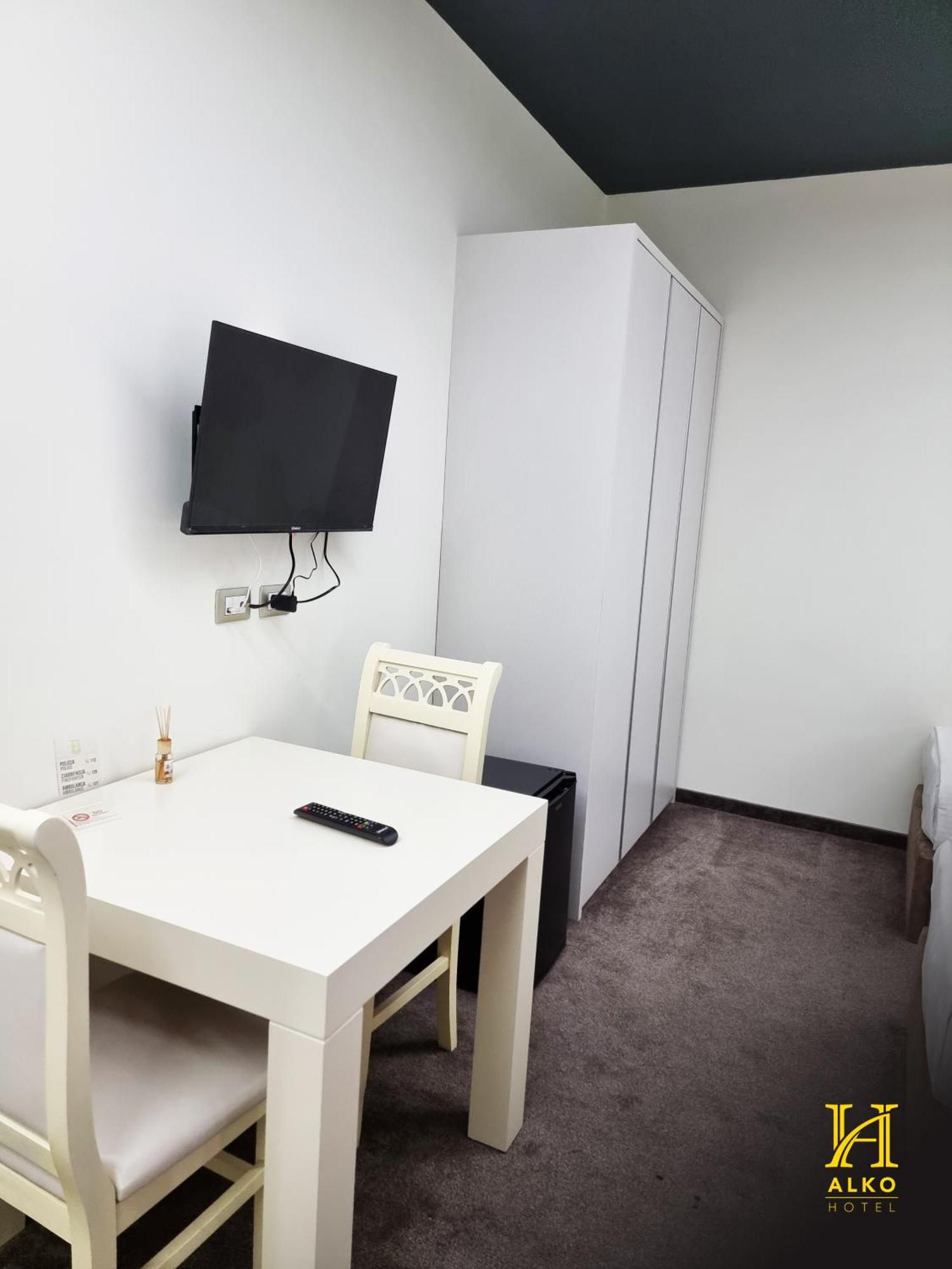 Alko Hotel Shkodër エクステリア 写真